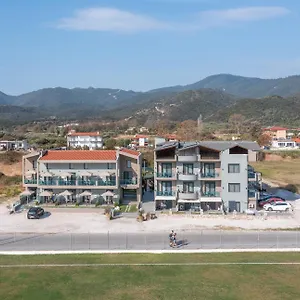 https://vrahakia.hotelschalkidiki.net